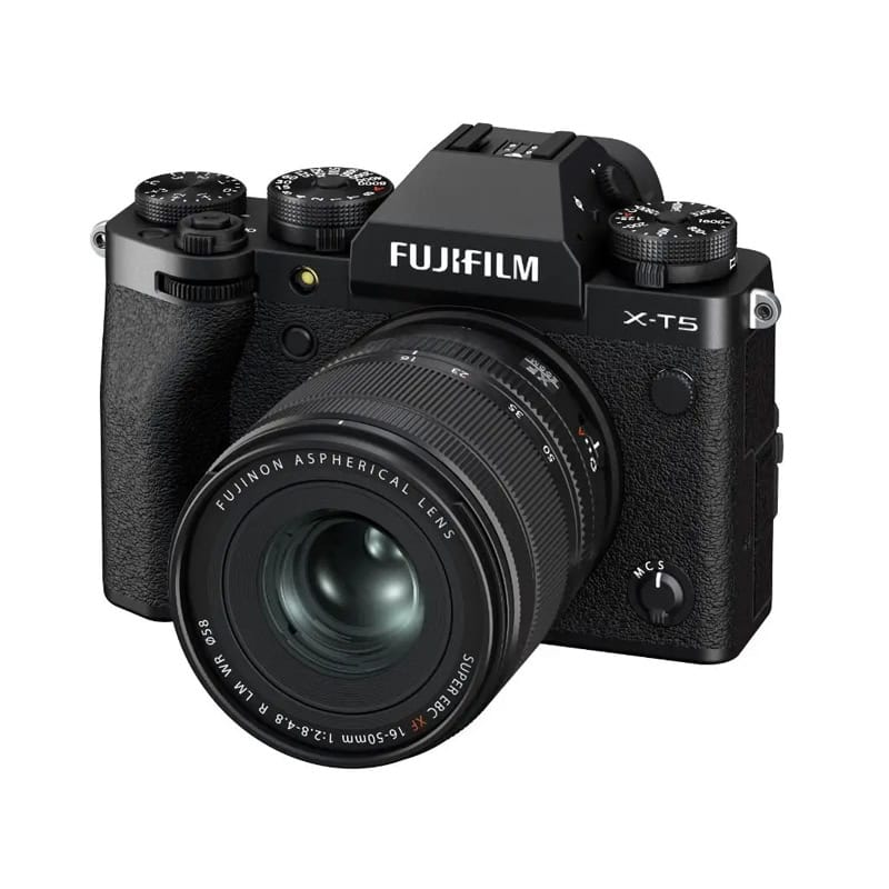 Fujifilm X-T5 Kamera mit XF16-50mm Objektiv in Schwarz.