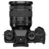 Fujifilm X-T5 Kamera mit XF16-80mm Objektiv in Schwarz.