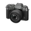 Fujifilm X-T50 Kamera mit 15-45mm Objektiv in Anthrazitgrau.