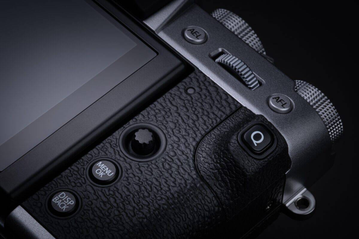 Fujifilm X-T30 III Gehäuse schwarz mit Bedienelementen und Display.